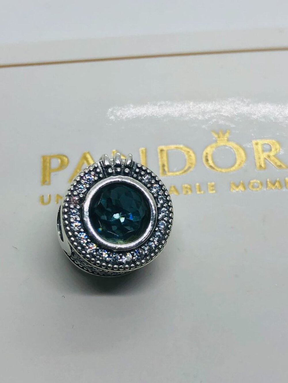 Pandora Sparkling Blue Crown O charm